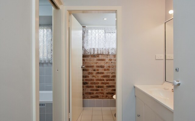 Pet Friendly Shoreline Dr 1/18 - Fingal Bay