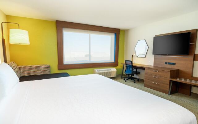 Holiday Inn Express & Suites Las Vegas - E Tropicana, an IHG Hotel