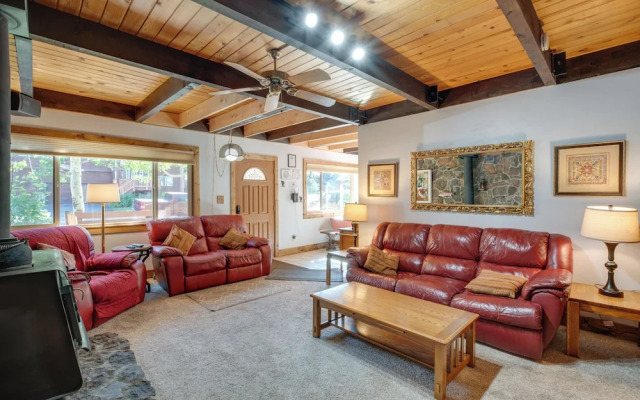 10 Mi to Lake Tahoe Beaches: Home w/ Pool Table