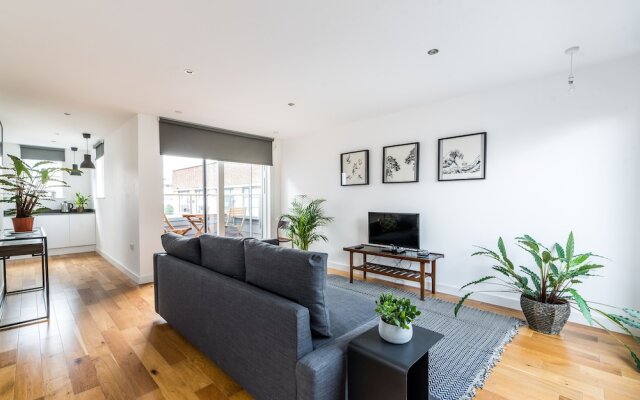 Stylish 3 Bedroom Flat With Balcony Shoreditch