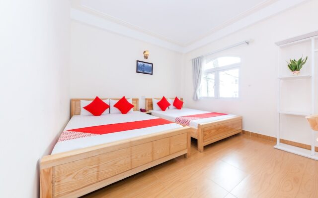 Hotel Huong Moc by OYO Rooms