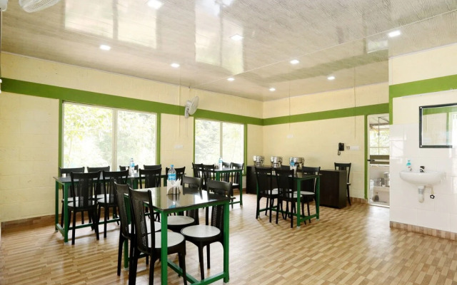 OYO 10421 La Flora Resorts