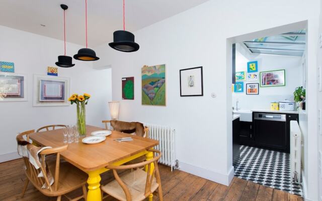 Fashionable 3BR Family Home in Battersea