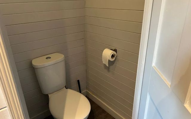 Deluxe Glamping Pod With Hot Tub in Frodsham