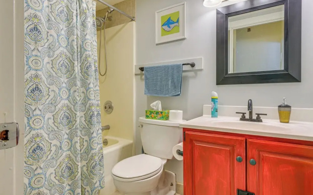 Walk to Mount Snow Resort: Unit w/ Pool & Hot Tubs