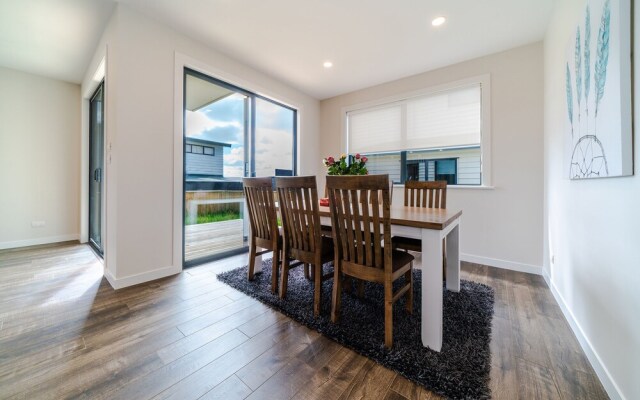Greenlane Premium 4 Bdrm Vacation Home