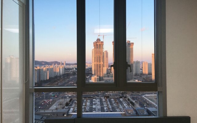 The November Stay in Songdo Honestar