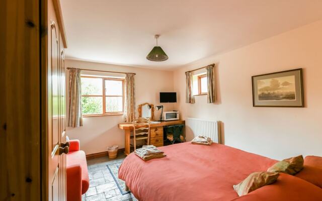 Lovely Holiday Home in Lydbury With Garden