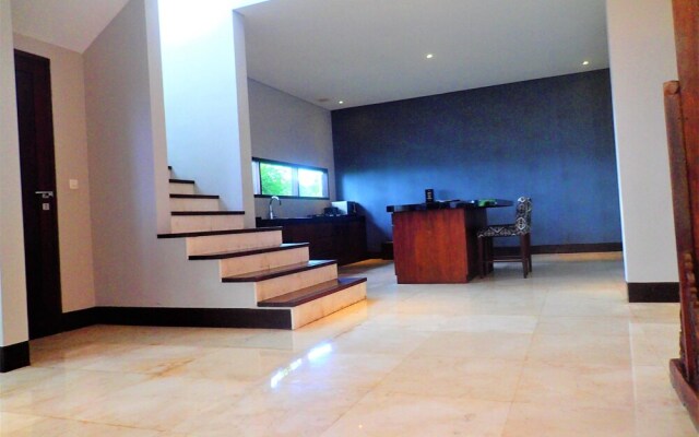 15 Bedrooms Sun Suite Villa Bali