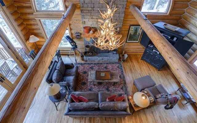 Snowdrift Cabin