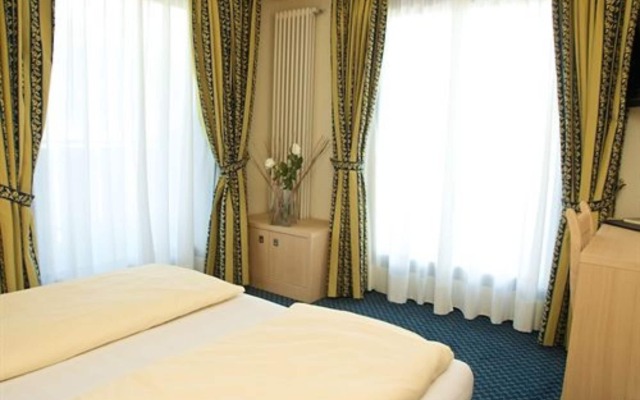 Alexander Charme Hotel