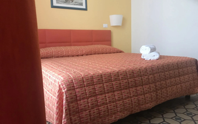 Moonlight Hotel & Suites