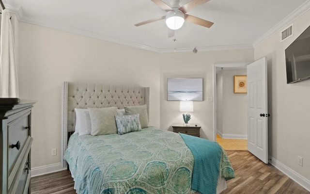 Pelican Pointe #1003