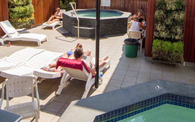 Chilli's Backpackers - Hostel