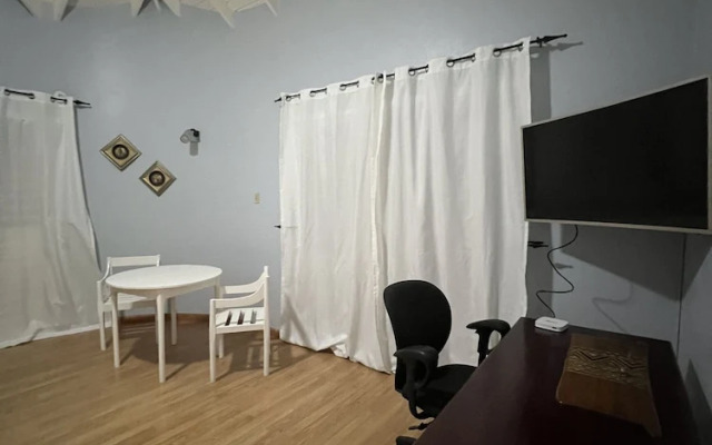 Studio Chateau - Manor Park, Kingston 8