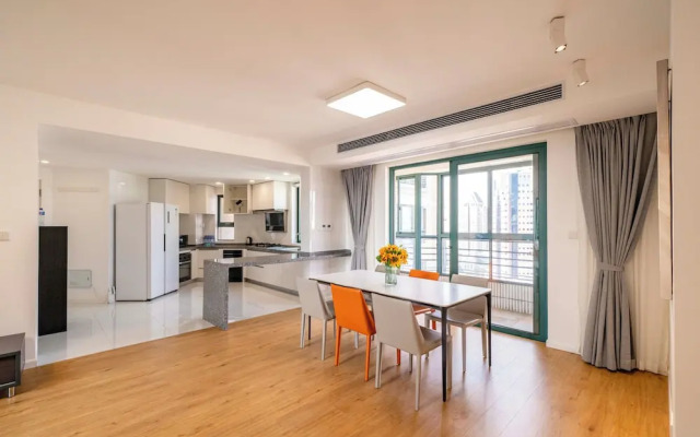 Tyms Spacious 4BR 2BA Apt Xujiahui