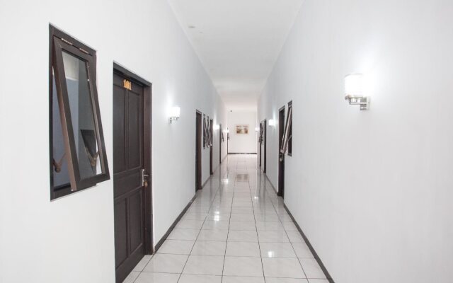 RedDoorz near Terminal Arjosari