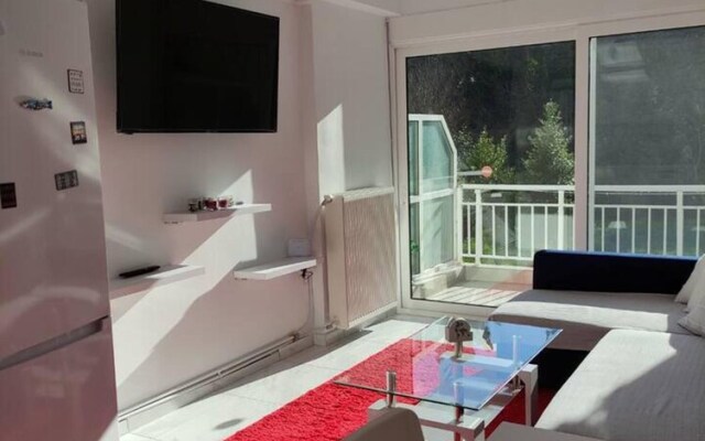 Charming 2-bed Apartment in Agia Triada