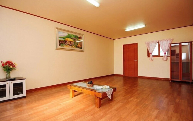 Songnisan Mountain White