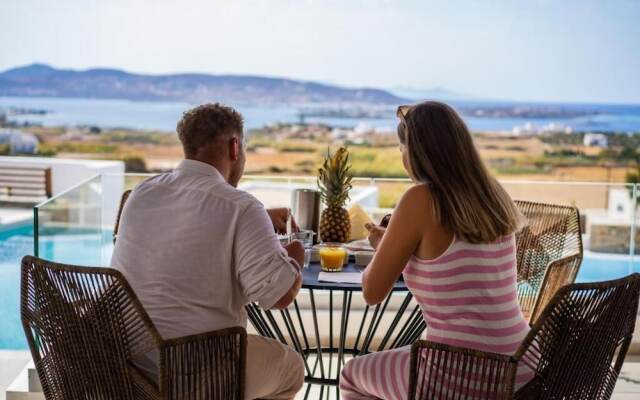 Kouros Blanc Resort & Suites