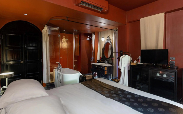 Amdaeng Bangkok Riverside Hotel