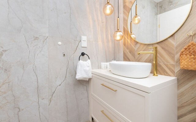 Studio With Bathub in Gdansk by Renters