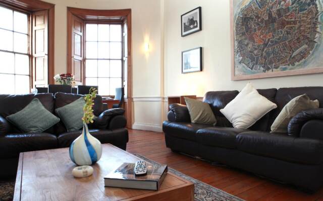3 Bedroom Flat In Edinburgh City Centre