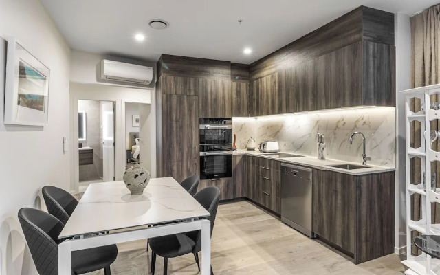 Modern 2BR Penthouse for Families by Zodiak Stays