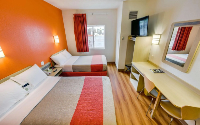 Motel 6 Toronto Brampton