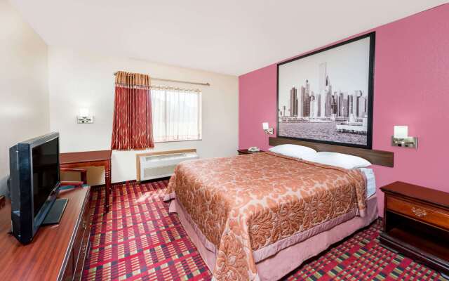Super 8 by Wyndham Paris IL