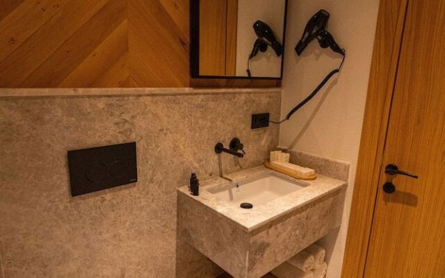 Leone Cunda Edition Otel