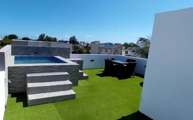 Rooftop Garden Jacuzzi Luxury Villa