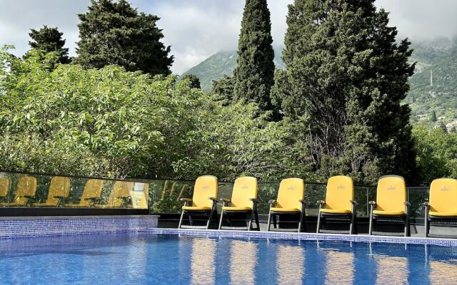 Hotel Del Medio