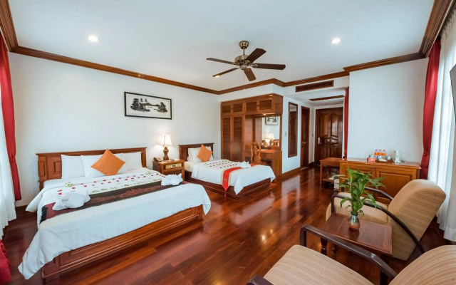 The Suite By Royal Crown Hotel