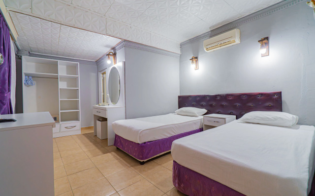 Sayanora Hotel & Park