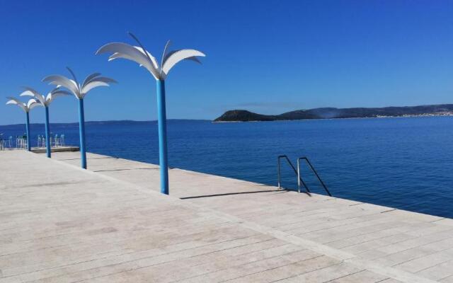 IBIS Your Cosy Oasis With Private Parking and Patio