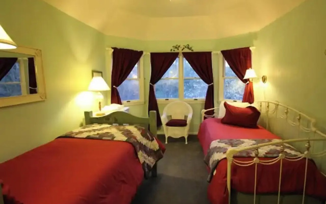 Arrowhead Pine Rose Cabins