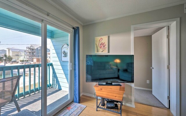 Condo w/ Balcony & Pool: Walk to 2 Beach Accesses!