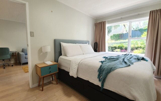 Herne Bay Gem Near Beach - Carpark