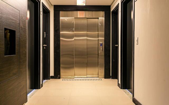 Studio moderno em condomínio com piscina #IA12