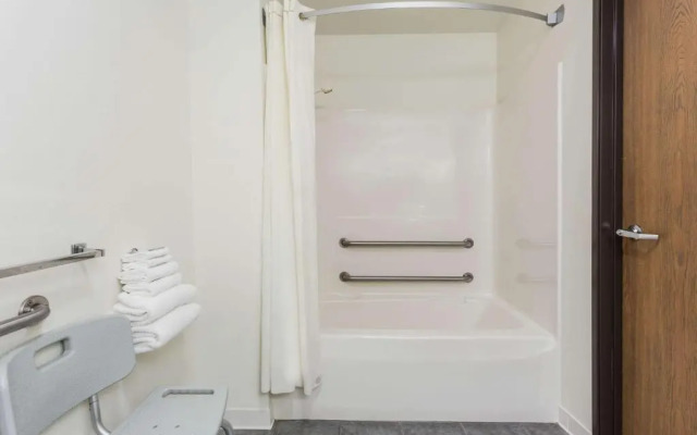 Super 8 Motel - Reedsburg