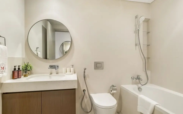 Modern 2BR w Direct Beach Access, Emaar Beachfront