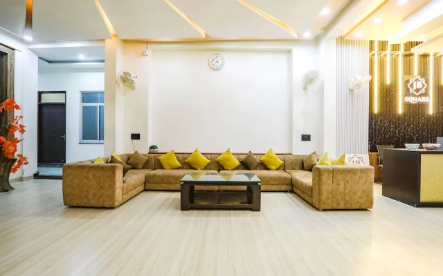Fabhotel Jb Square Resort