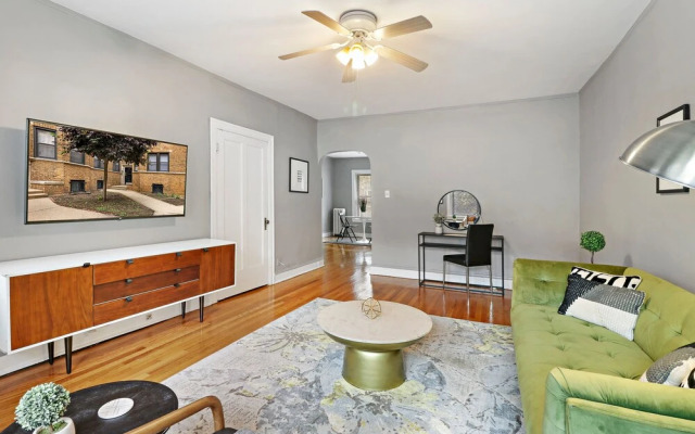 1BR Apt with Modern Elegance in Boystown