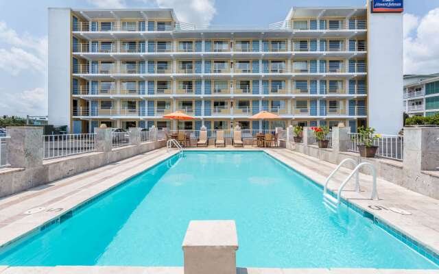 Howard Johnson by Wyndham Virginia Beach At The Beach