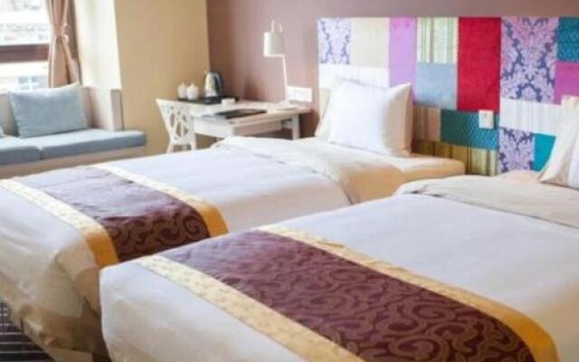 Zhanghe Hotel (Haikou Xiuying Port West Bus Station)