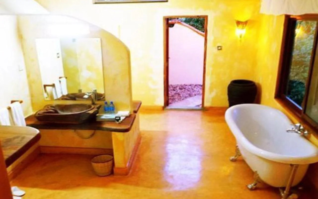 PrideInn Mara Camp & Cottages