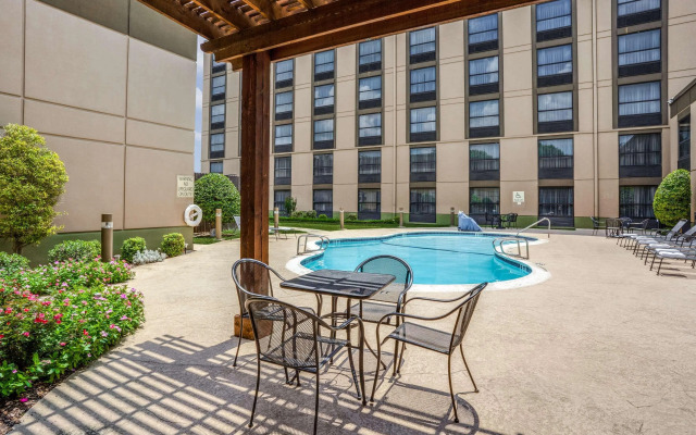 Best Western PLUS Dallas Hotel & Conference Center