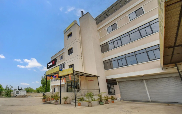 Fabhotel Grand Executive
