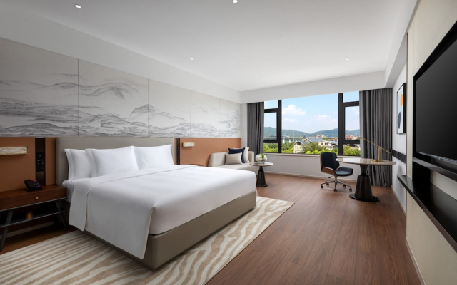 Crowne Plaza Xiangyang Fuchun Lakeside by IHG